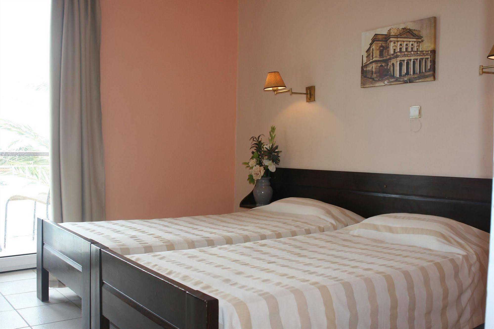 Aegli Hotel Perama  Bagian luar foto